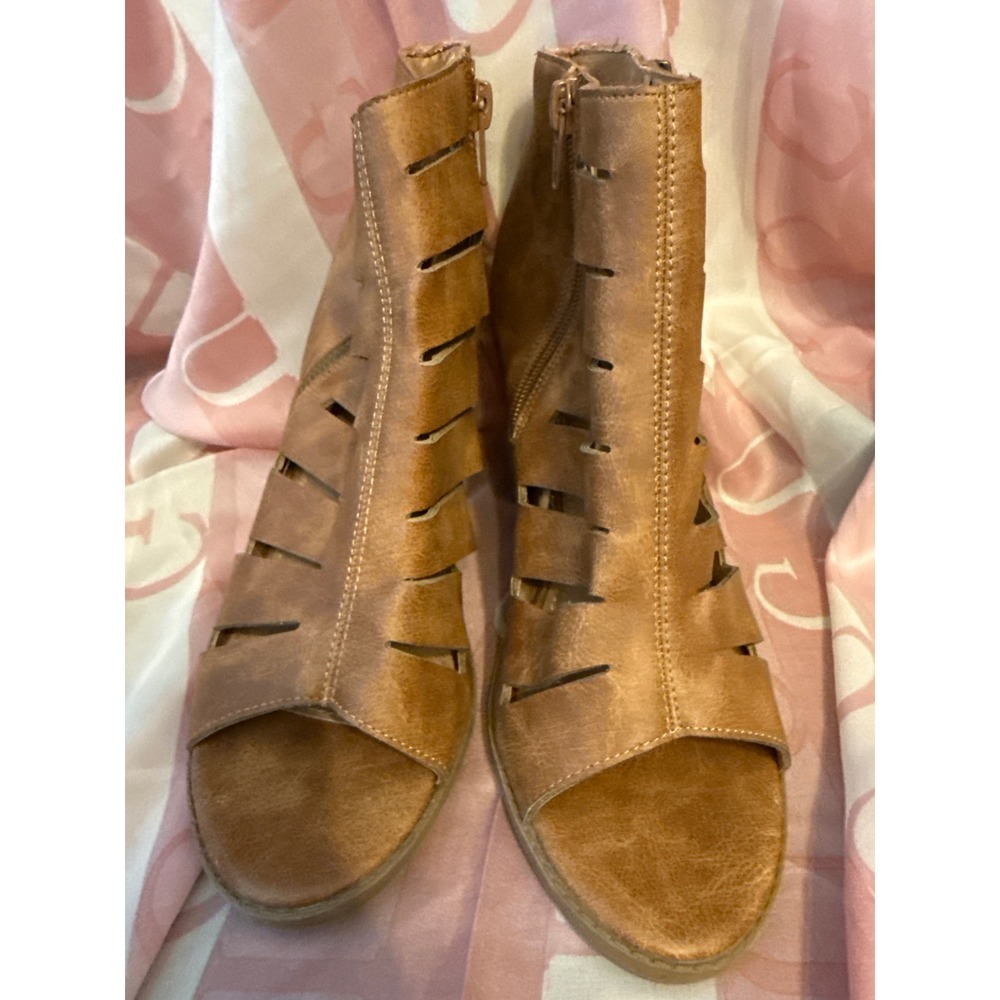 LadiesTan Faux Leather Cage Booties Stacked Block Heel Side Zip Size 8.5